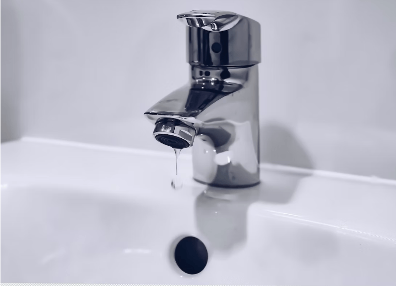 Dive into Water-Wise Living: 7 Tips for Reducing Your Water Usage and Protecting Our Planet